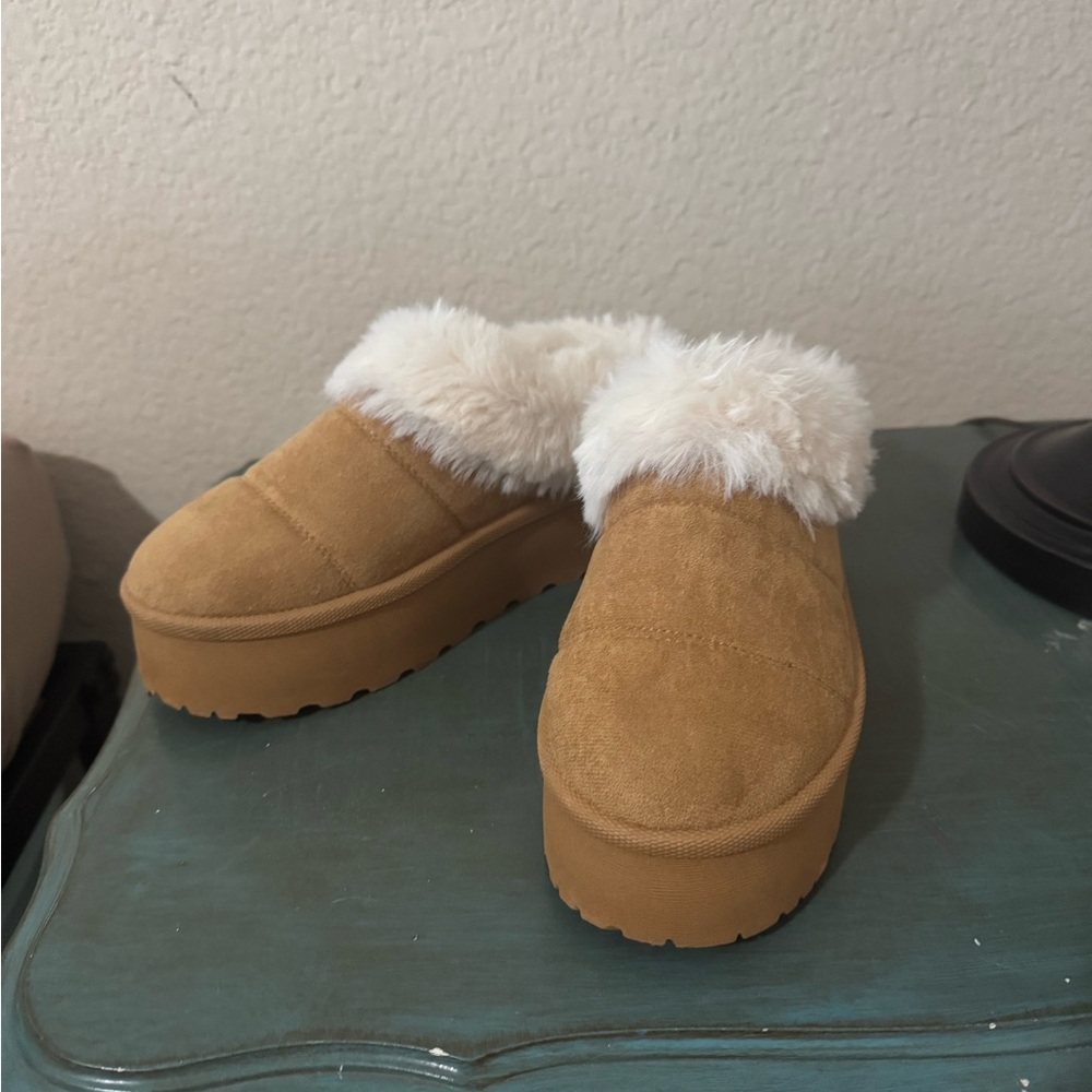 Liliana Tan Faux Fur Women's Slippers